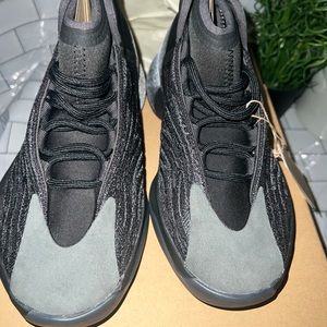 New YEEZYS QUANTUM SIZE 6